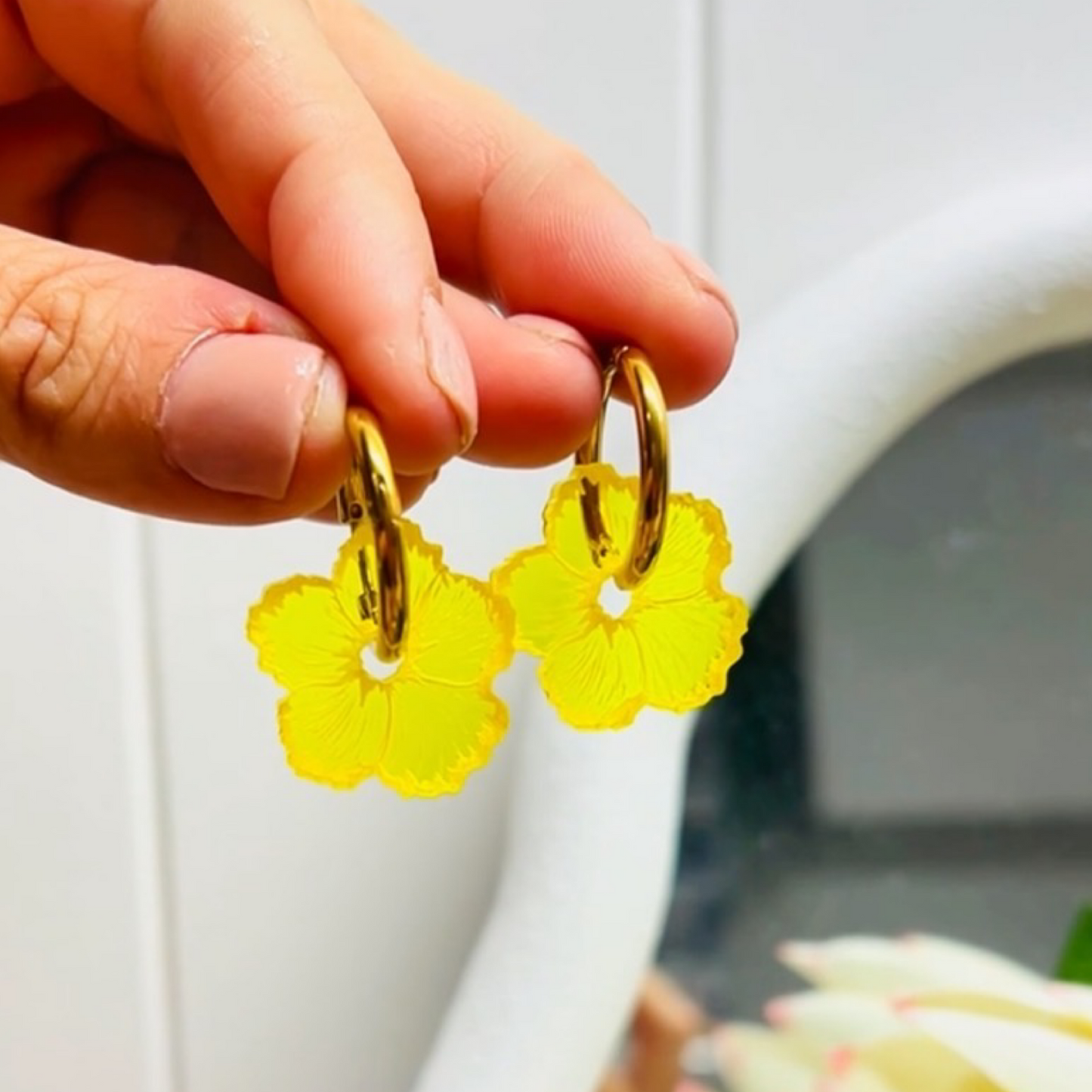 Hibiscus Hoop Translucent