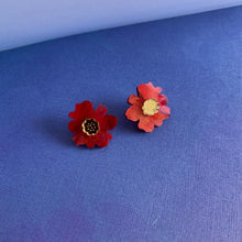 Load image into Gallery viewer, Flower studs red